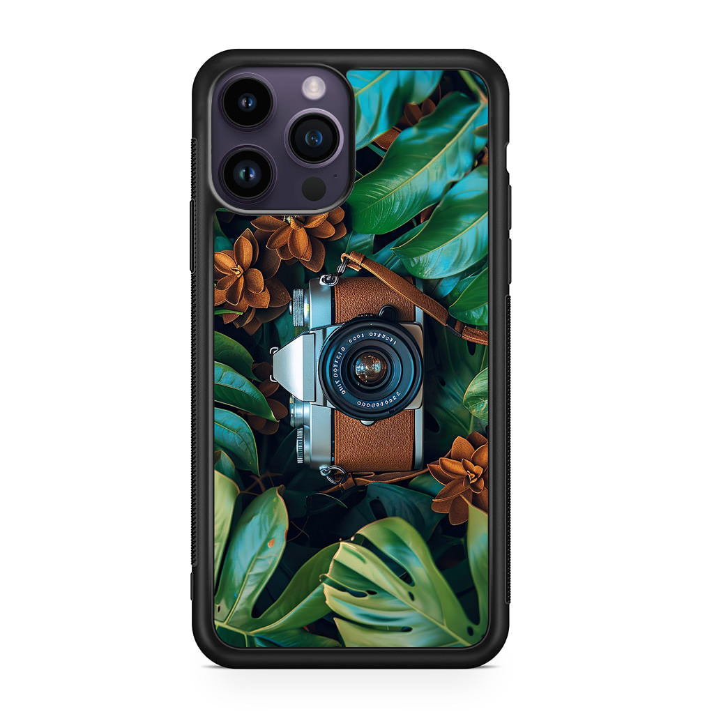 The Lens Between Leaves iPhone 15 Pro / 15 Pro Max Case