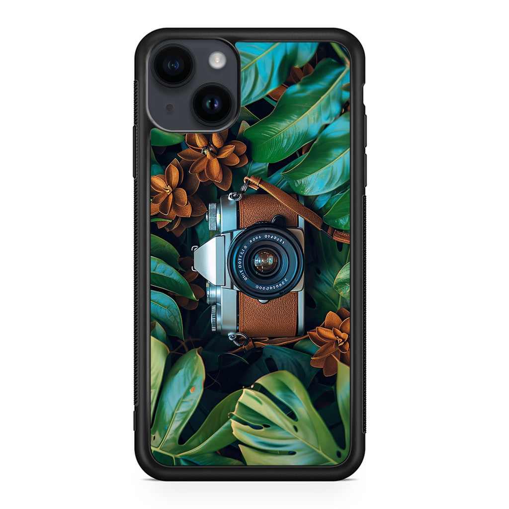 The Lens Between Leaves iPhone 15 / 15 Plus Case