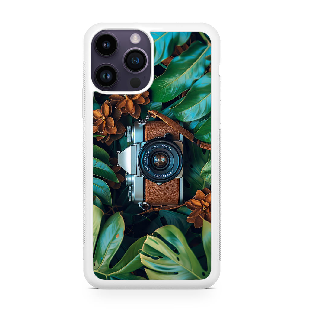 The Lens Between Leaves iPhone 15 Pro / 15 Pro Max Case