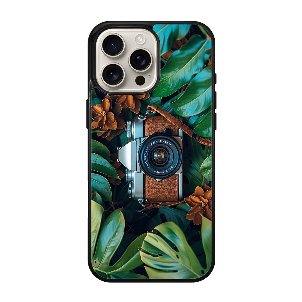 The Lens Between Leaves iPhone 16 Pro / 16 Pro Max Case
