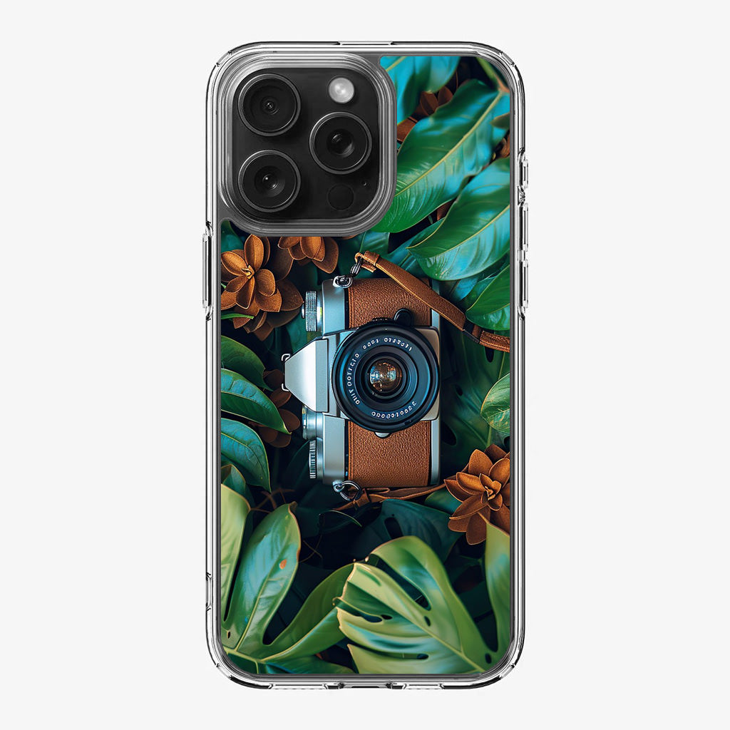 The Lens Between Leaves iPhone 16 Pro / 16 Pro Max Case